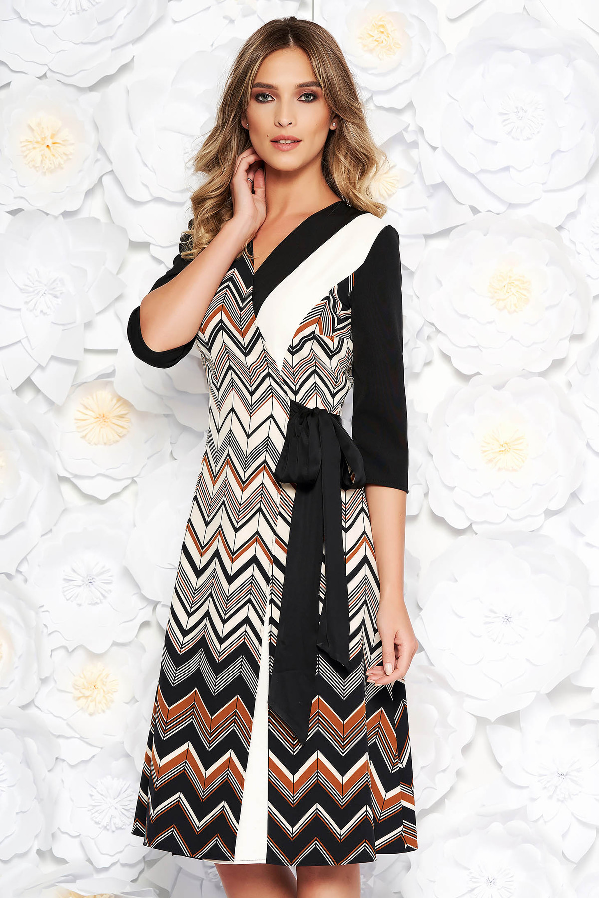 Rochie neagra de zi midi in clos din stofa subtire usor elastica cu snur in talie