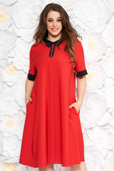 Rochie rosie eleganta cu croi larg cu buzunare din stofa subtire usor elastica cu aplicatii cu pietre strass