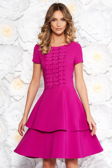 Rochie LaDonna fuchsia de zi in clos din stofa subtire usor elastica cu maneci scurte cu volanase