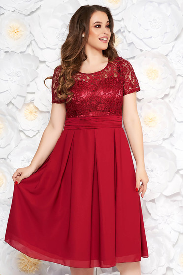 Rochie visinie de ocazie midi in clos din stofa usor elastica si dantela captusita pe interior cu spatele decupat