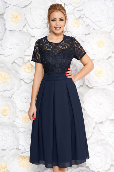 Rochie albastra-inchis de ocazie midi in clos din stofa usor elastica si dantela captusita pe interior cu spatele decupat