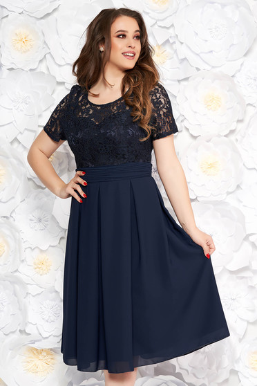 Rochie albastra-inchis de ocazie midi in clos din stofa usor elastica si dantela captusita pe interior cu spatele decupat