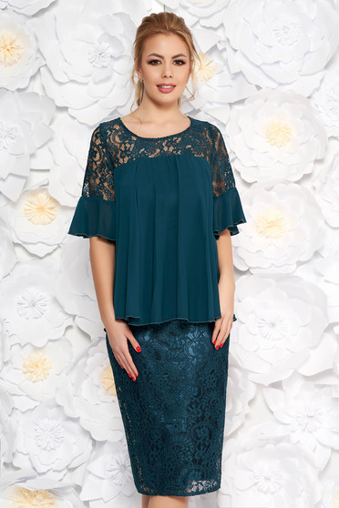 Rochie verde-inchis de ocazie midi tip creion din dantela si voal captusita pe interior cu volanase la maneca