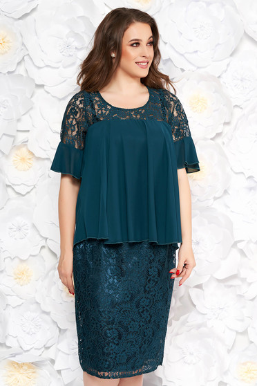 Rochie verde-inchis de ocazie midi tip creion din dantela si voal captusita pe interior cu volanase la maneca