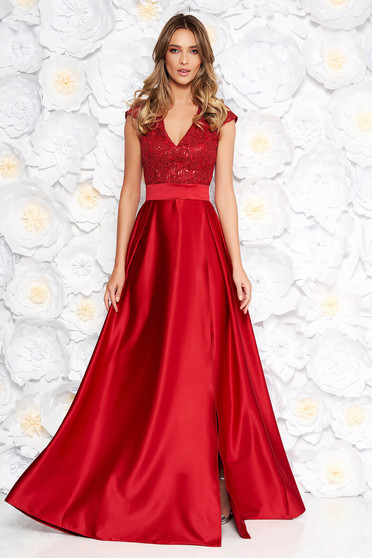 Rochie Artista visinie de ocazie in clos cu decolteu in v din material satinat din dantela cu bust buretat