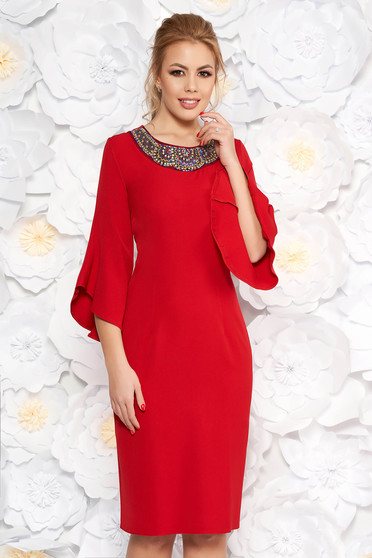 Rochie rosie eleganta tip creion din stofa subtire usor elastica cu maneci trei-sferturi cu aplicatii cu margele