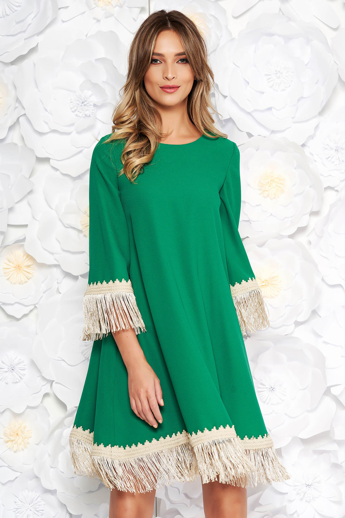 Rochie LaDonna verde eleganta cu croi larg din stofa neelastica cu franjuri cu maneca 3/4