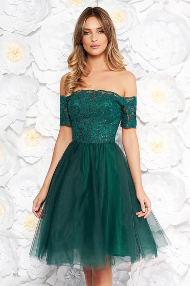 Rochie Artista verde de ocazie in clos din dantela cu tul cu bust buretat cu aplicatii cu paiete