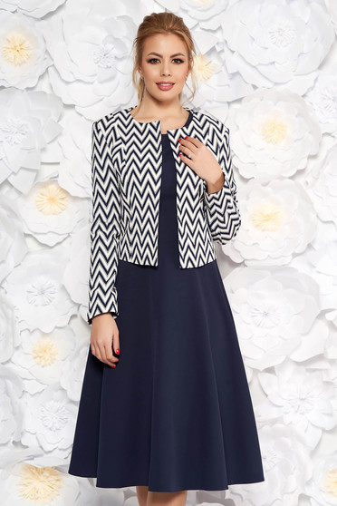 Compleu albastru-inchis office cu rochie in clos din material usor elastic si sacou cu imprimeu geometric