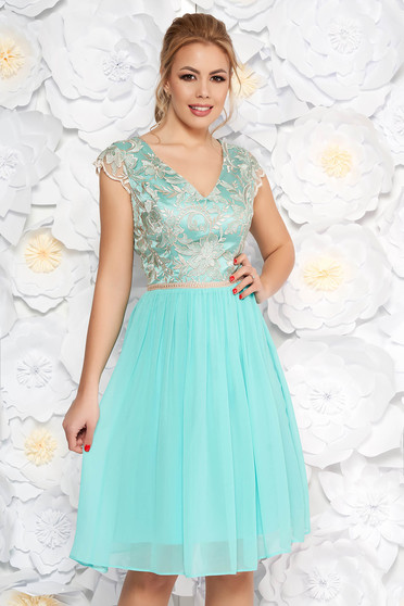 Rochie Light Mint croi in clos cu maneci scurte cu aplicatii de dantela