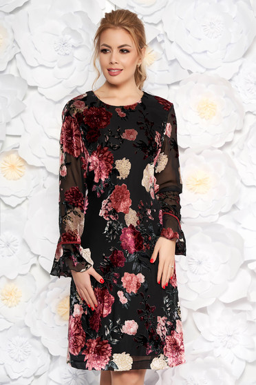 Rochie rosa eleganta cu croi larg din dantela catifelata captusita pe interior cu maneci lungi