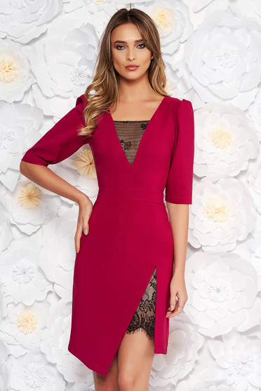 Rochie LaDonna fuchsia eleganta cu un croi mulat cu decolteu in v cu aplicatii de dantela
