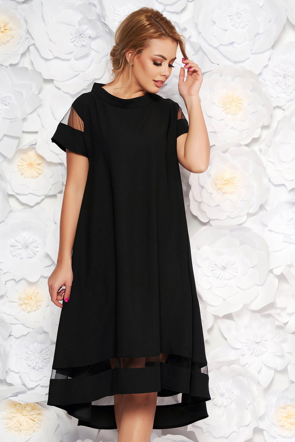 Rochie neagra eleganta cu croi larg asimetrica din material subtire cu maneci scurte