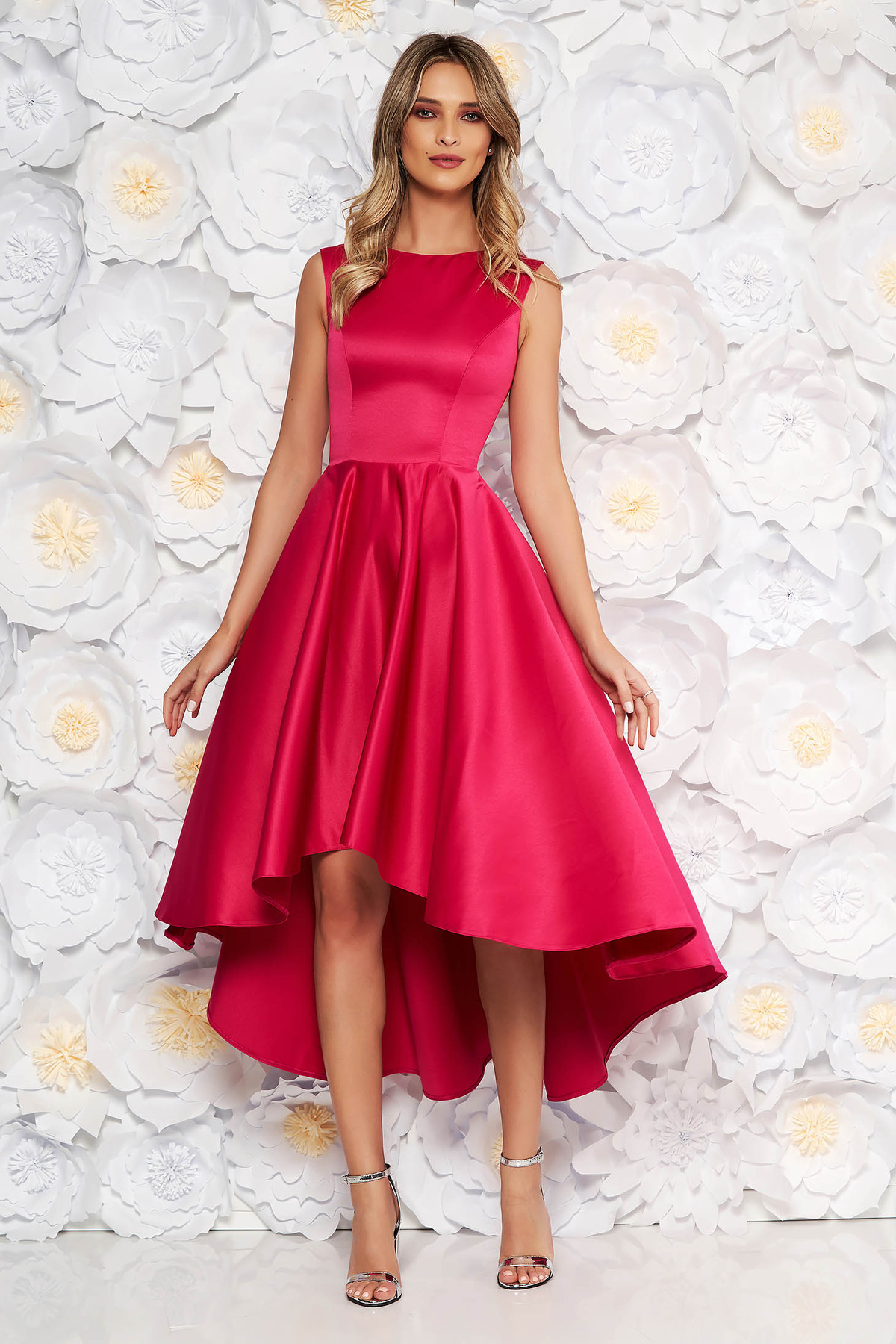 Rochie fuchsia de ocazie asimetrica in clos din material satinat fara maneci