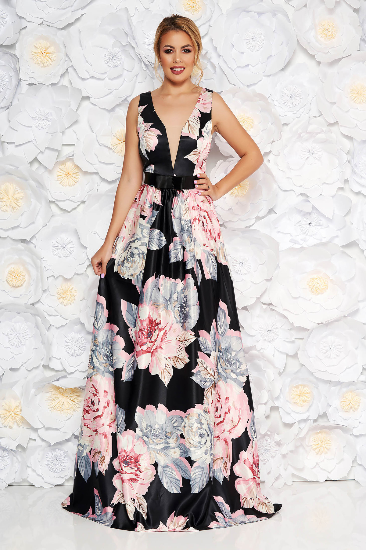 Rochie Artista rosa de ocazie lunga in clos cu bust buretat din material satinat accesorizata cu cordon