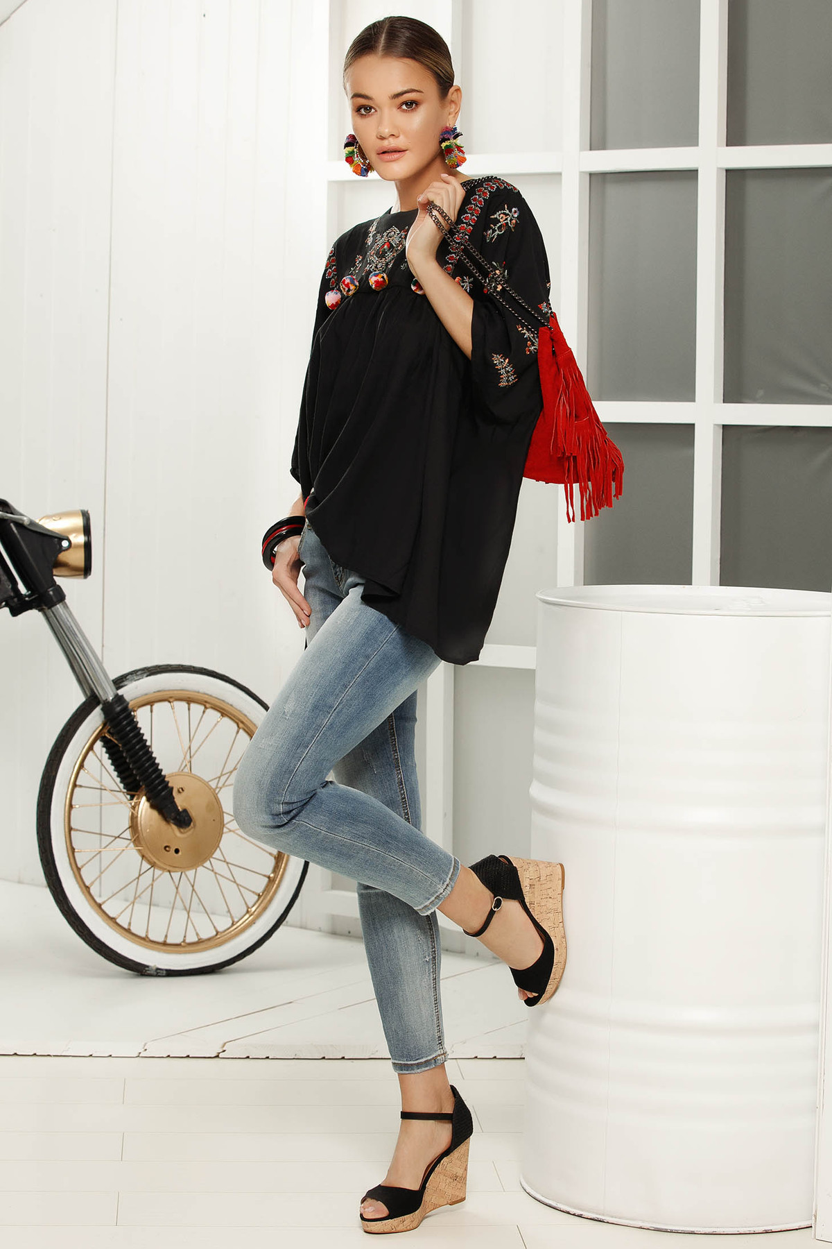 Blugi albastri skinny cu talie medie din bumbac usor elastic