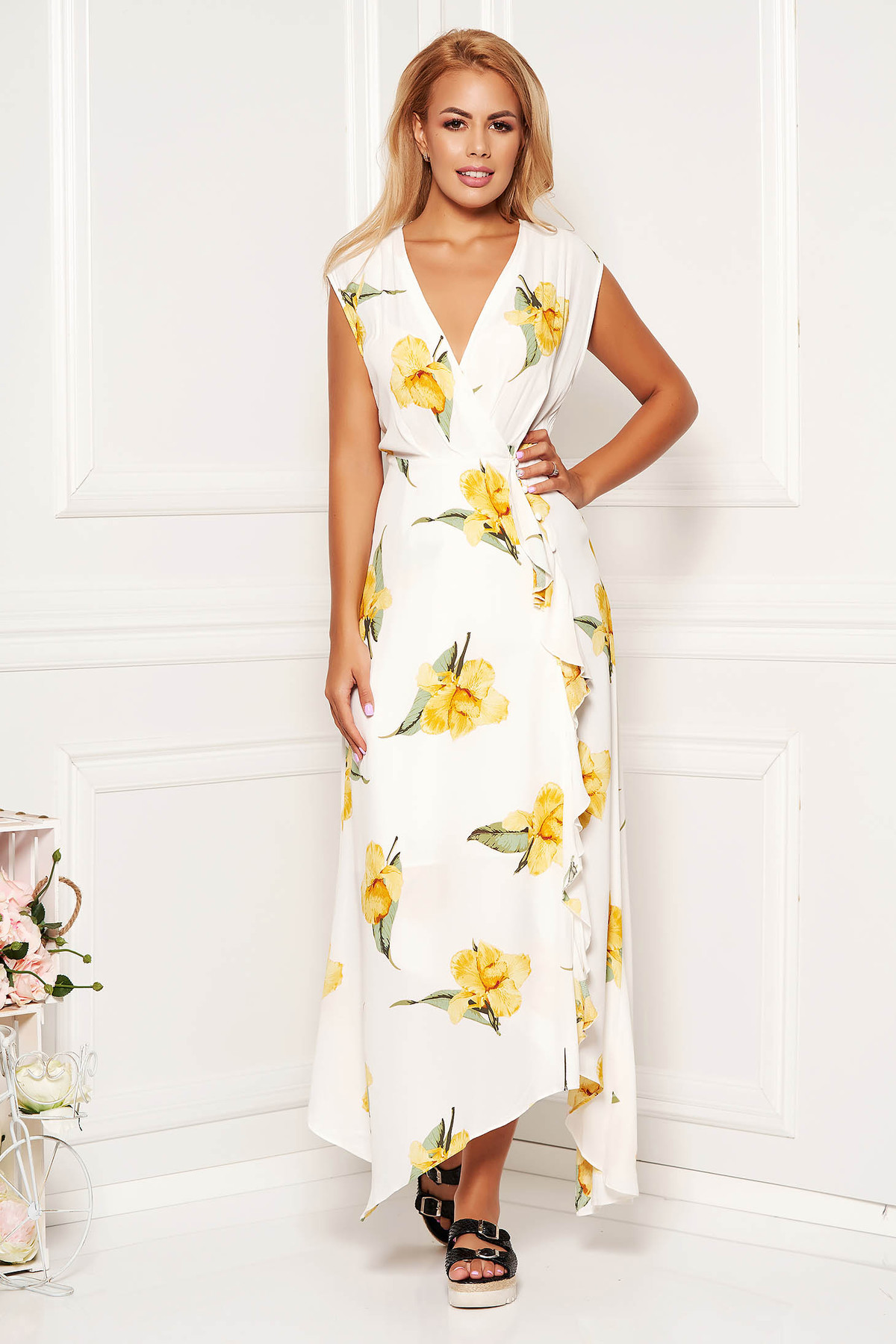 Rochie SunShine alba de zi asimetrica petrecuta cu imprimeu floral si nasturi
