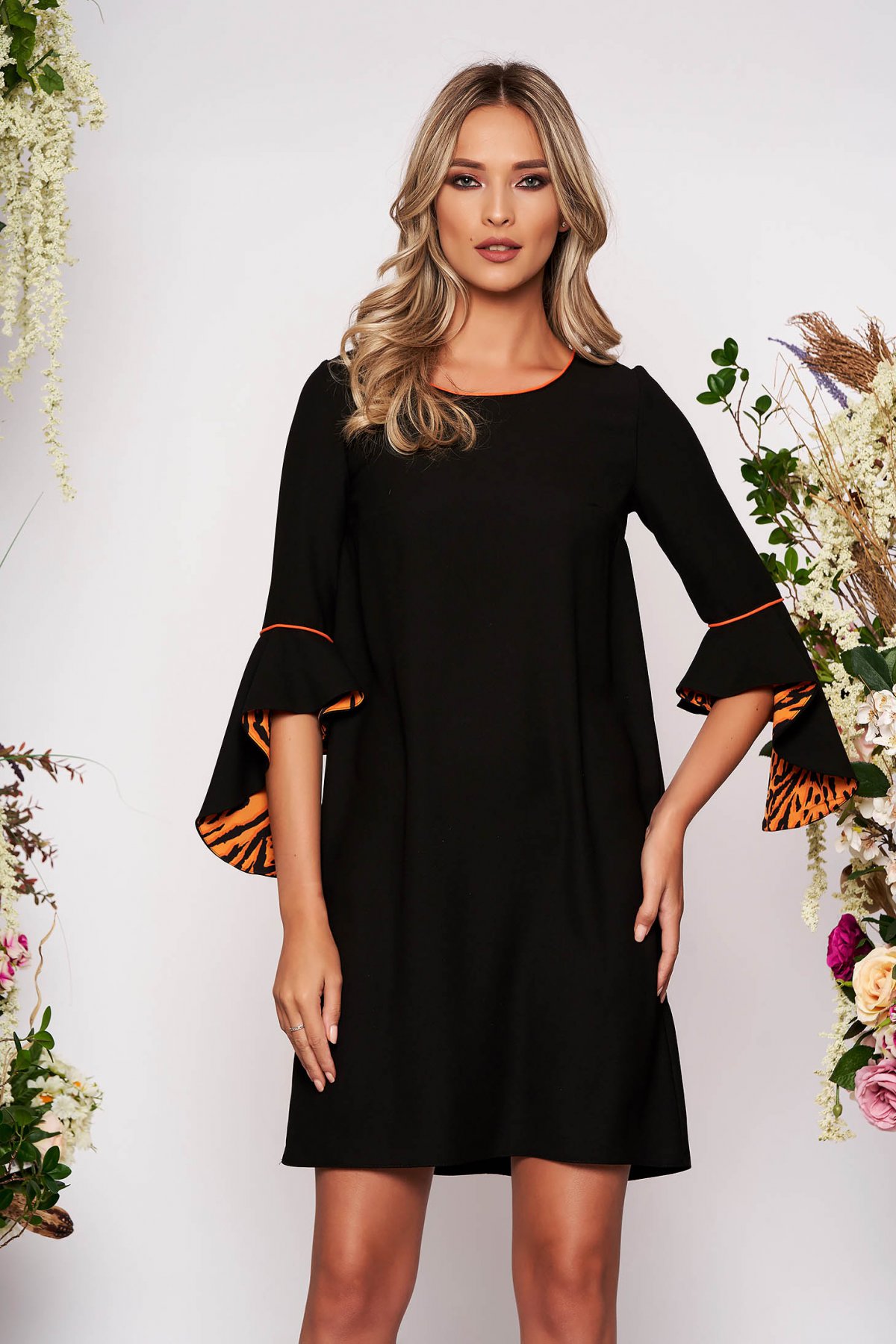 Rochie StarShinerS neagra scurta eleganta cu croi larg cu decolteu la baza gatului cu maneci trei-sferturi tip clopot fara captuseala