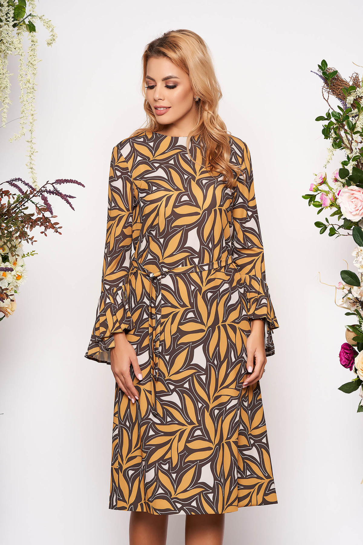Rochie mustarie midi eleganta cu croi in a cu maneci lungi tip clopot si decolteu rotunjit