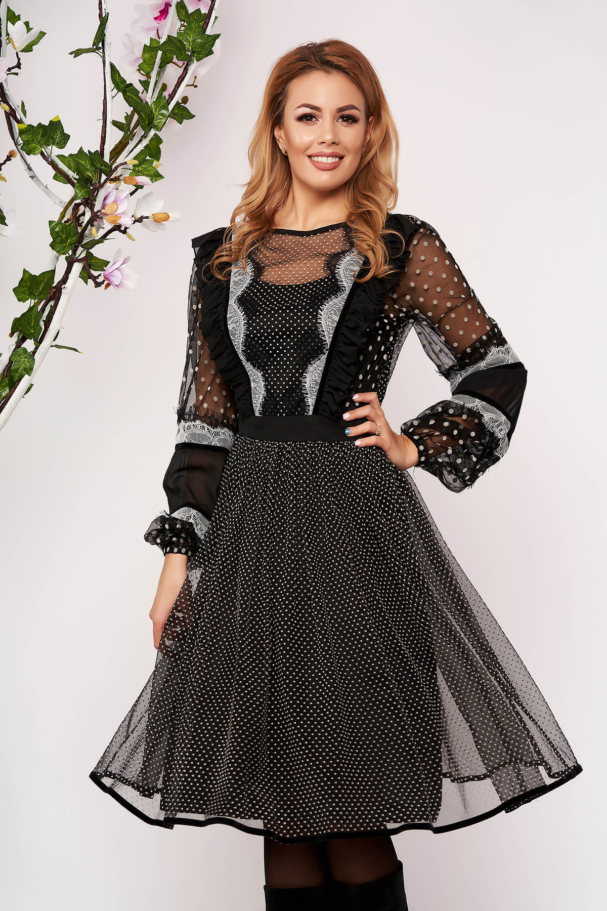 Rochie LaDonna neagra midi eleganta in clos din voal cu maneci lungi cu maneci prinse in elastic cu volanase si buline