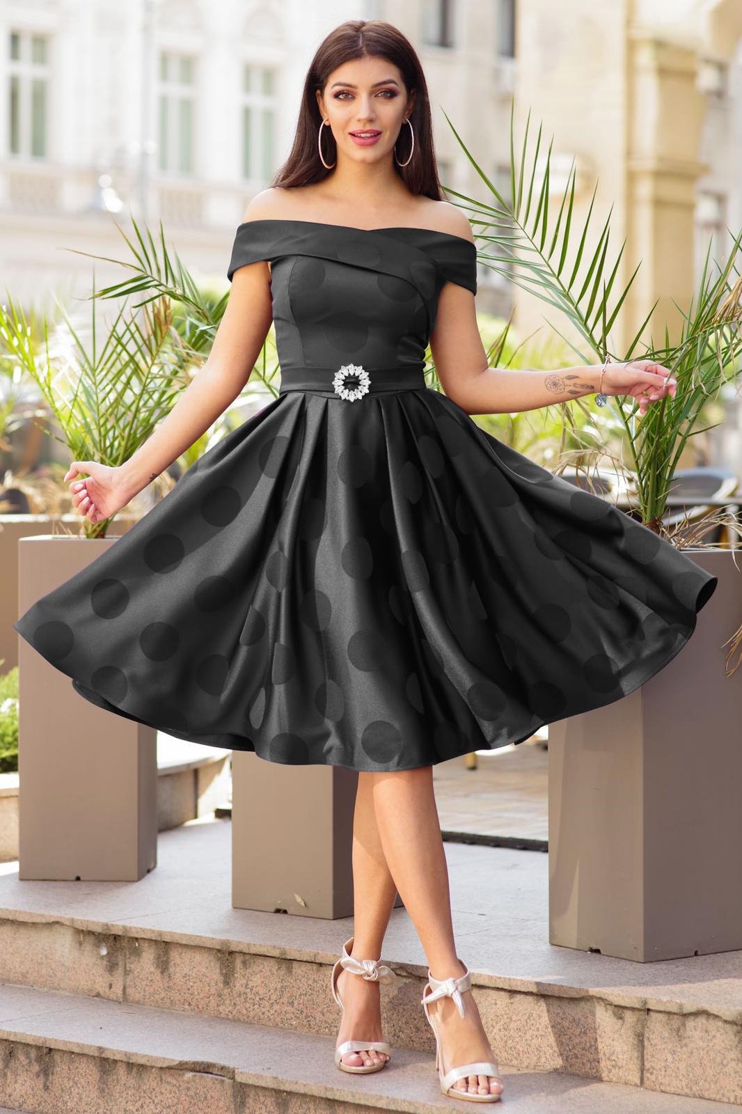 Rochie Artista neagra midi de ocazie in clos din material satinat cu buline si umeri goi