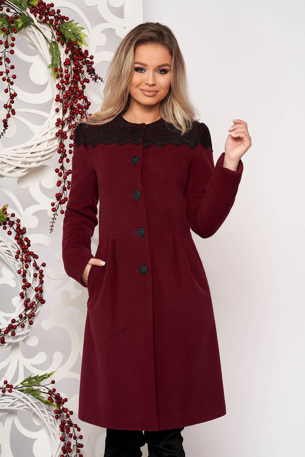 Palton LaDonna visiniu elegant din lana captuseala groasa cu insertii de broderie