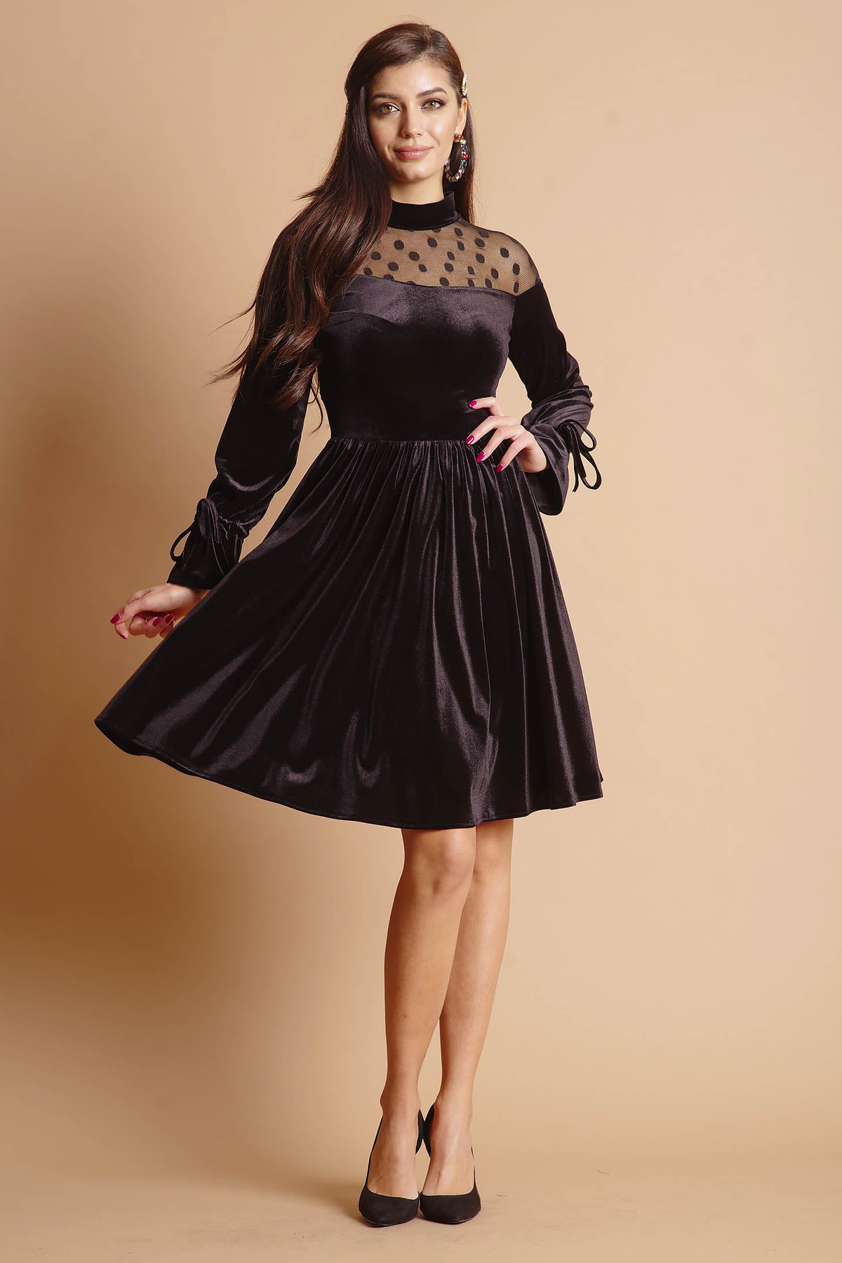 Rochie Artista neagra midi de ocazie cu aplicatii de tulle brodat si maneci lungi
