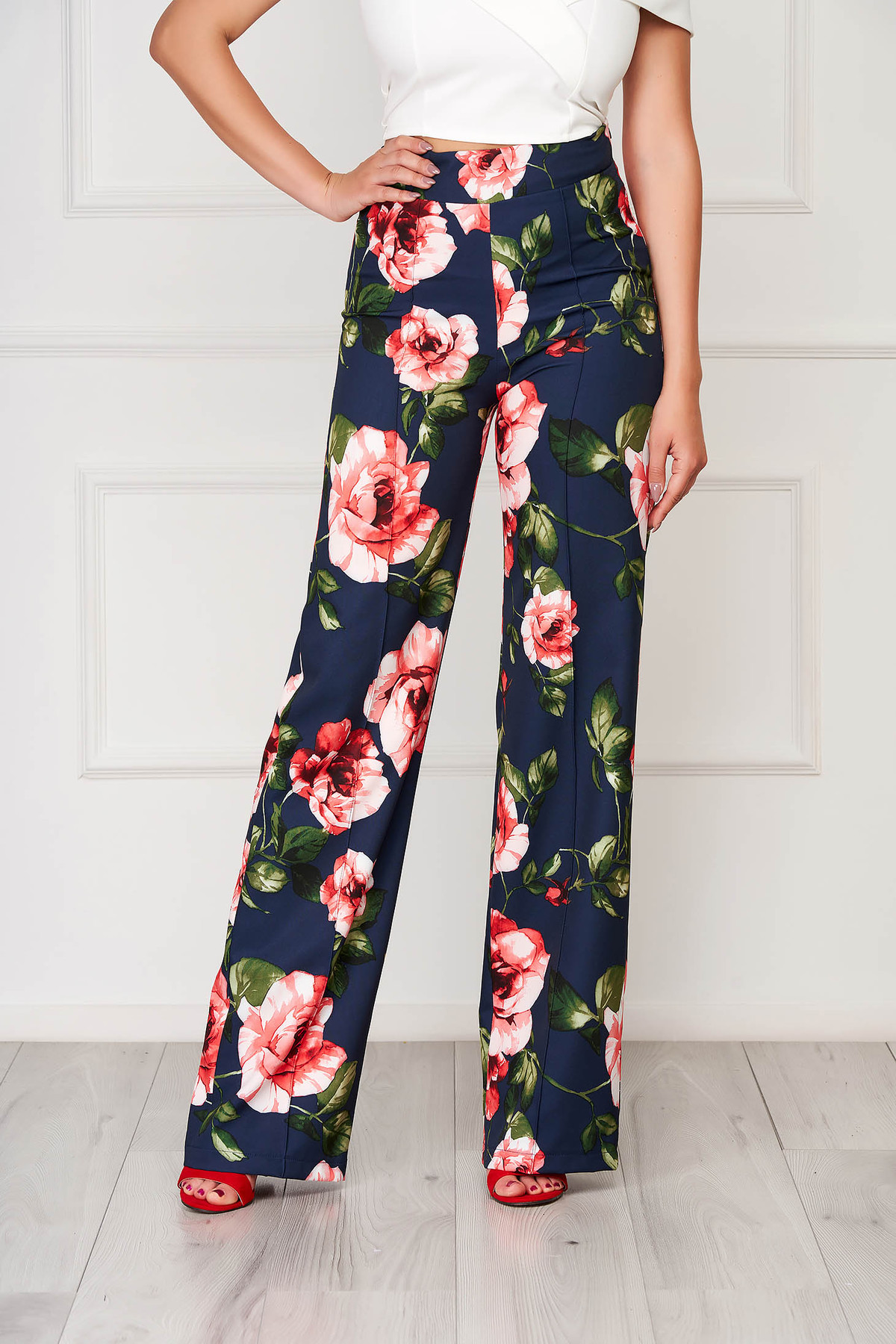 Pantaloni StarShinerS albastru-inchis eleganti evazati din stofa cu imprimeuri florale