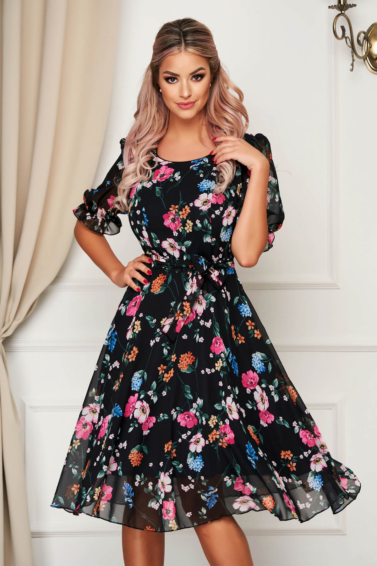 Rochie neagra eleganta midi in clos din voal cu imprimeuri florale