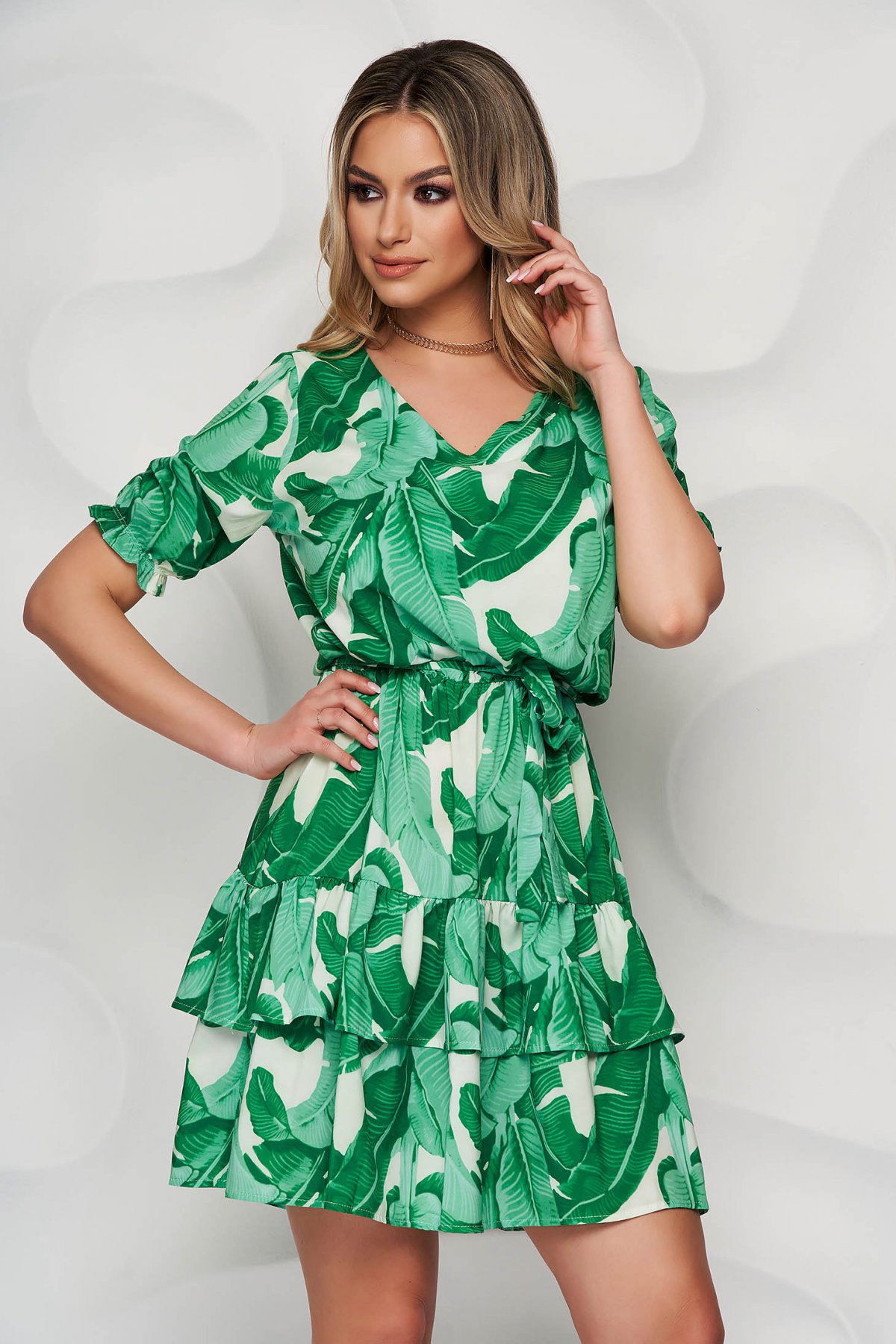 Rochie verde scurta de zi din material vaporos in clos cu maneci scurte