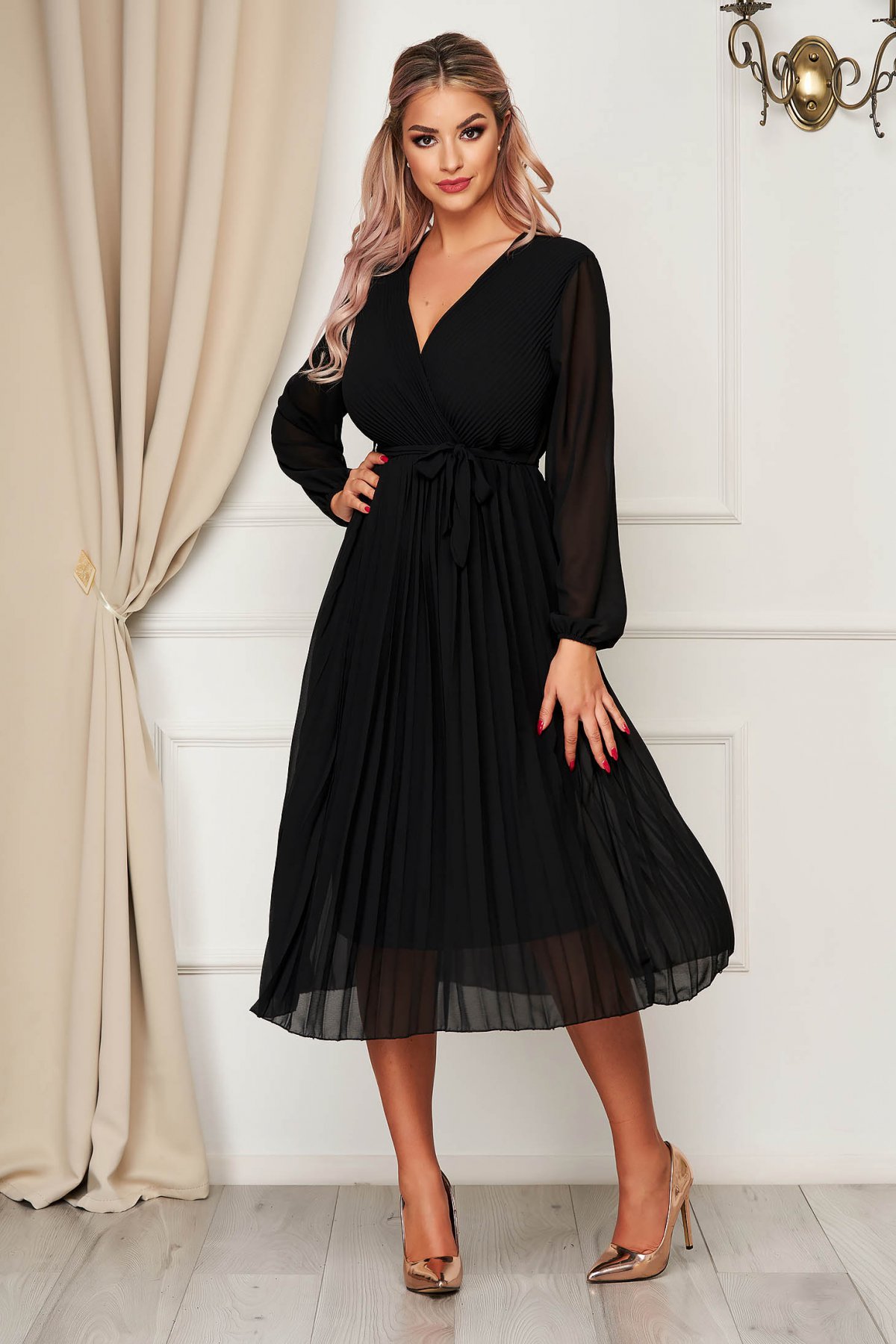 Rochie StarShinerS neagra eleganta midi clos cu elastic in talie cu decolteu din voal