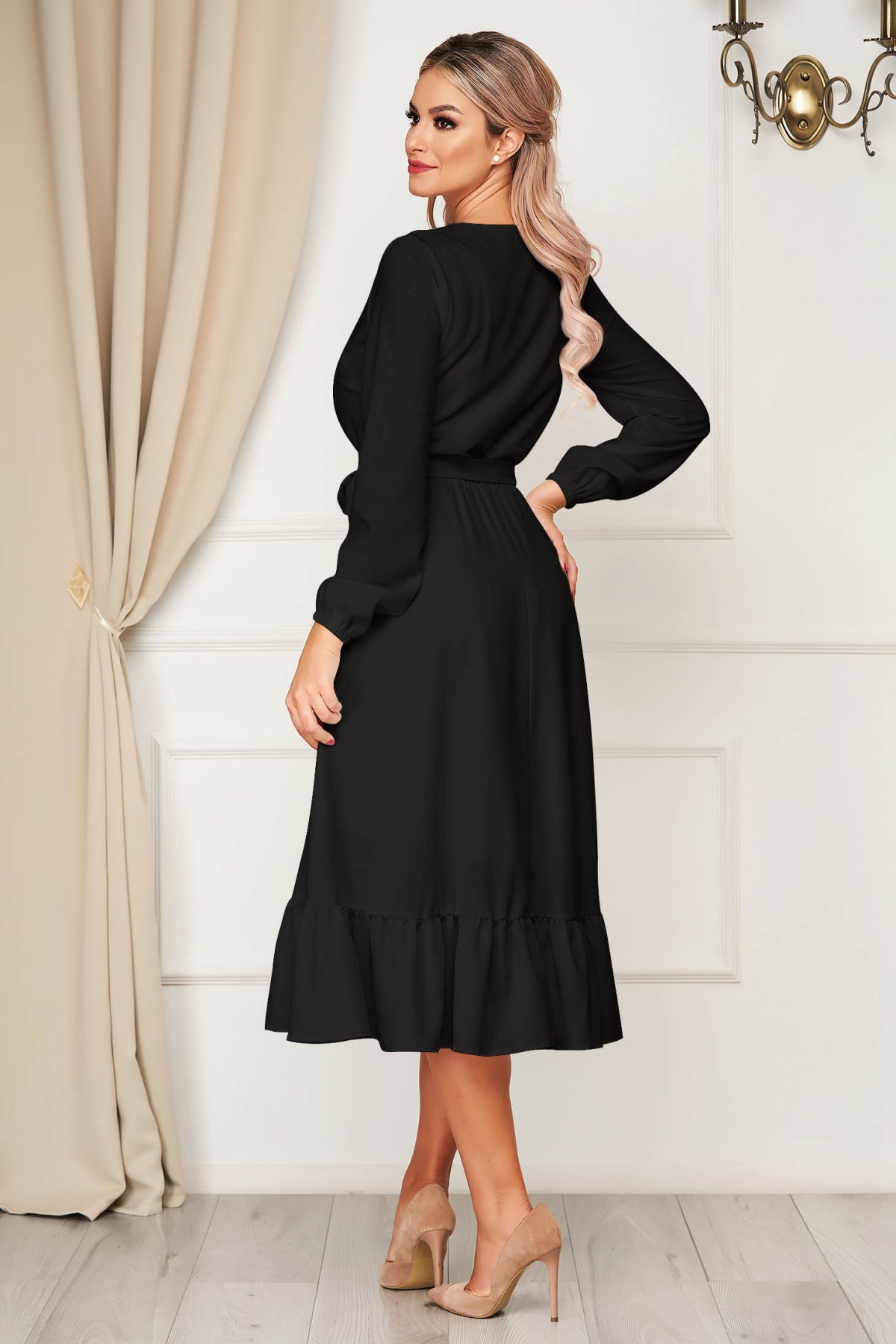 Rochie StarShinerS neagra eleganta midi decolteu petrecut cu elastic in talie accesorizata cu cordon pret ieftin