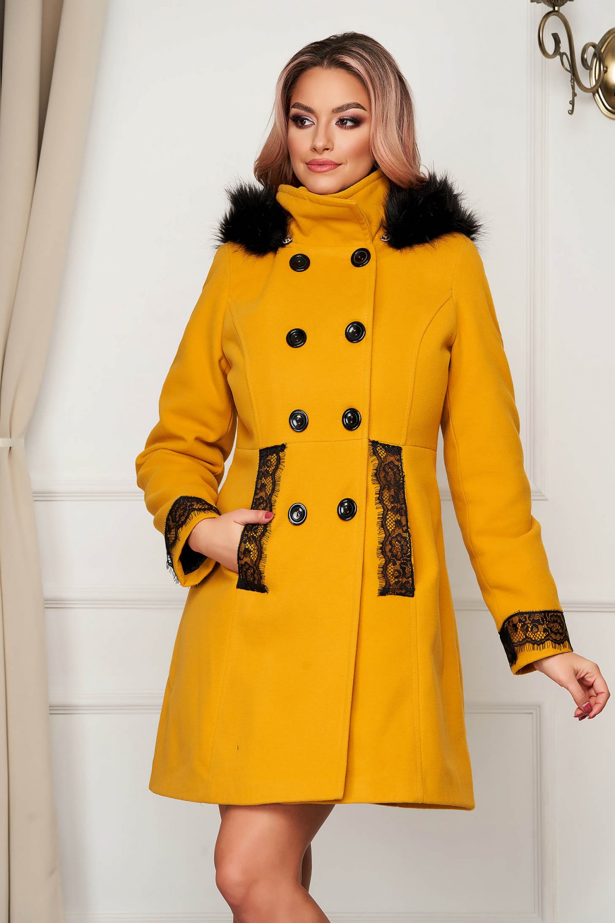 Palton din lana SunShine mustariu elegant scurt in clos cu gluga imblanita