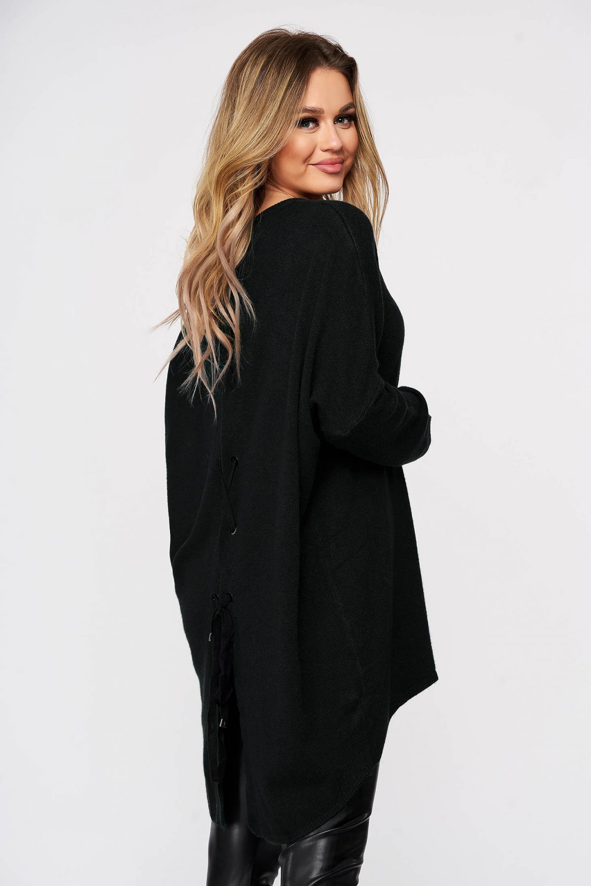 Bluza dama SunShine neagra tricotata din material elastic si fin cu croi larg cu snur si slit la spate