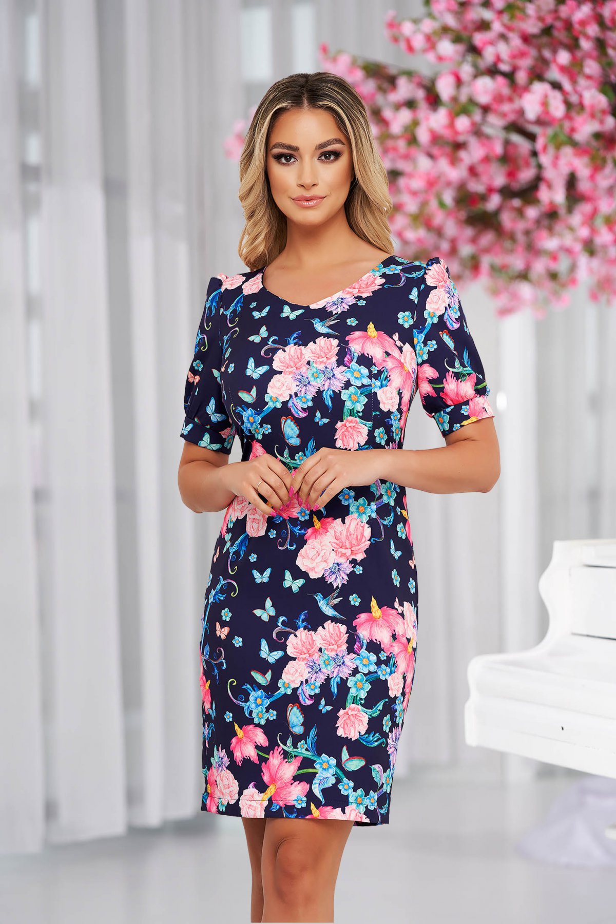 Rochie StarShinerS office scurta din stofa neelastica cu un croi drept cu imprimeu floral unic