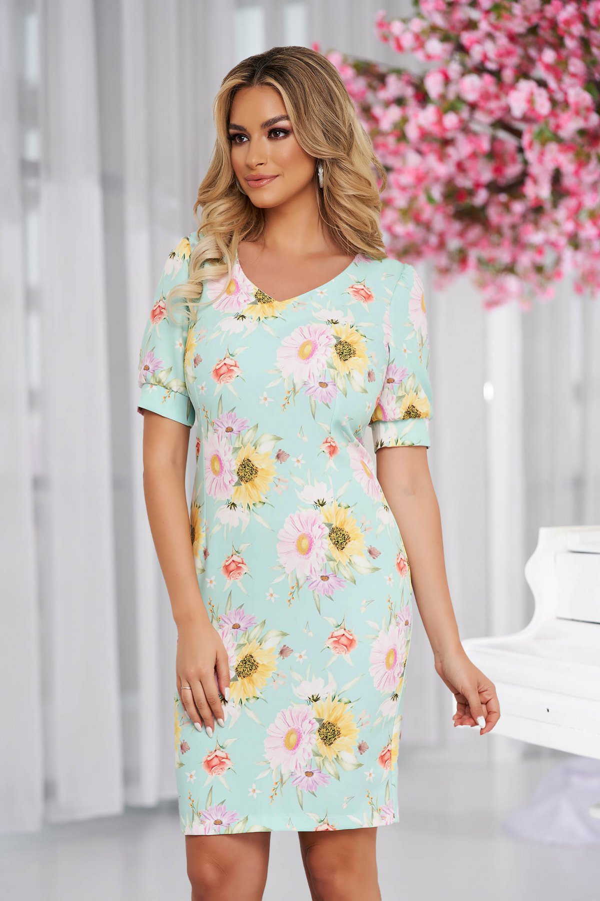 Rochie StarShinerS office scurta din stofa neelastica cu un croi drept si imprimeu floral unic