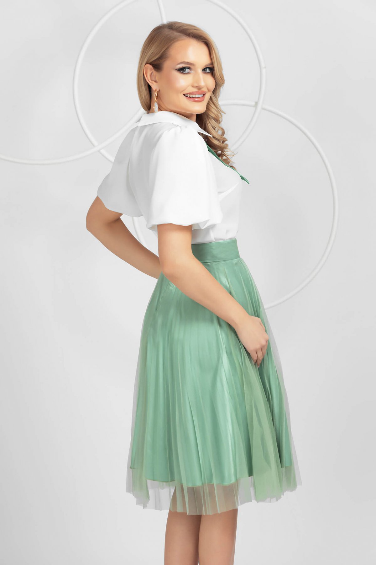 Bluza dama PrettyGirl ivoire eleganta din triplu-voal cu croi larg si maneci bufante pret ieftin