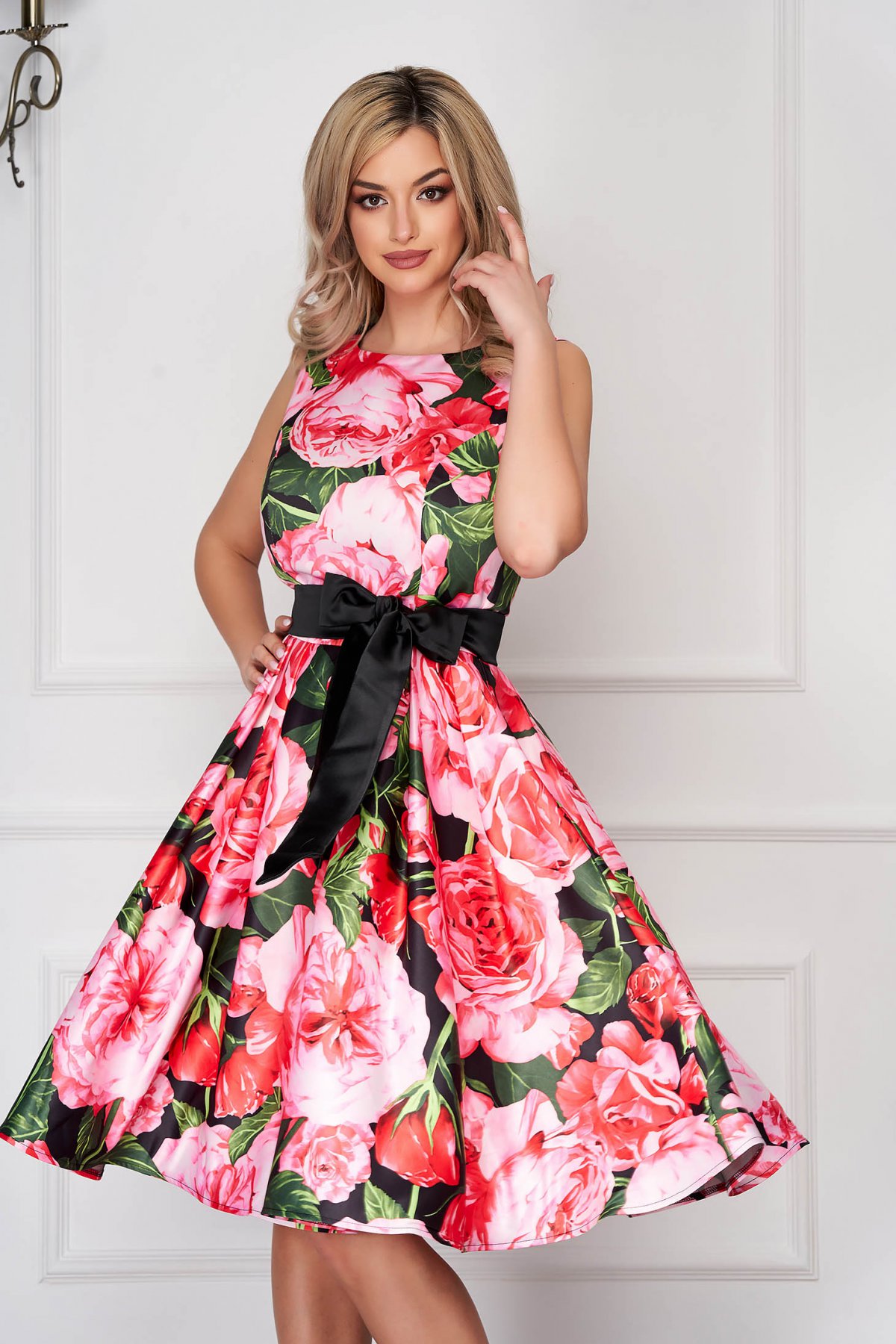 Roz Artista rochie cu imprimeu floral din satin de ocazie in clos