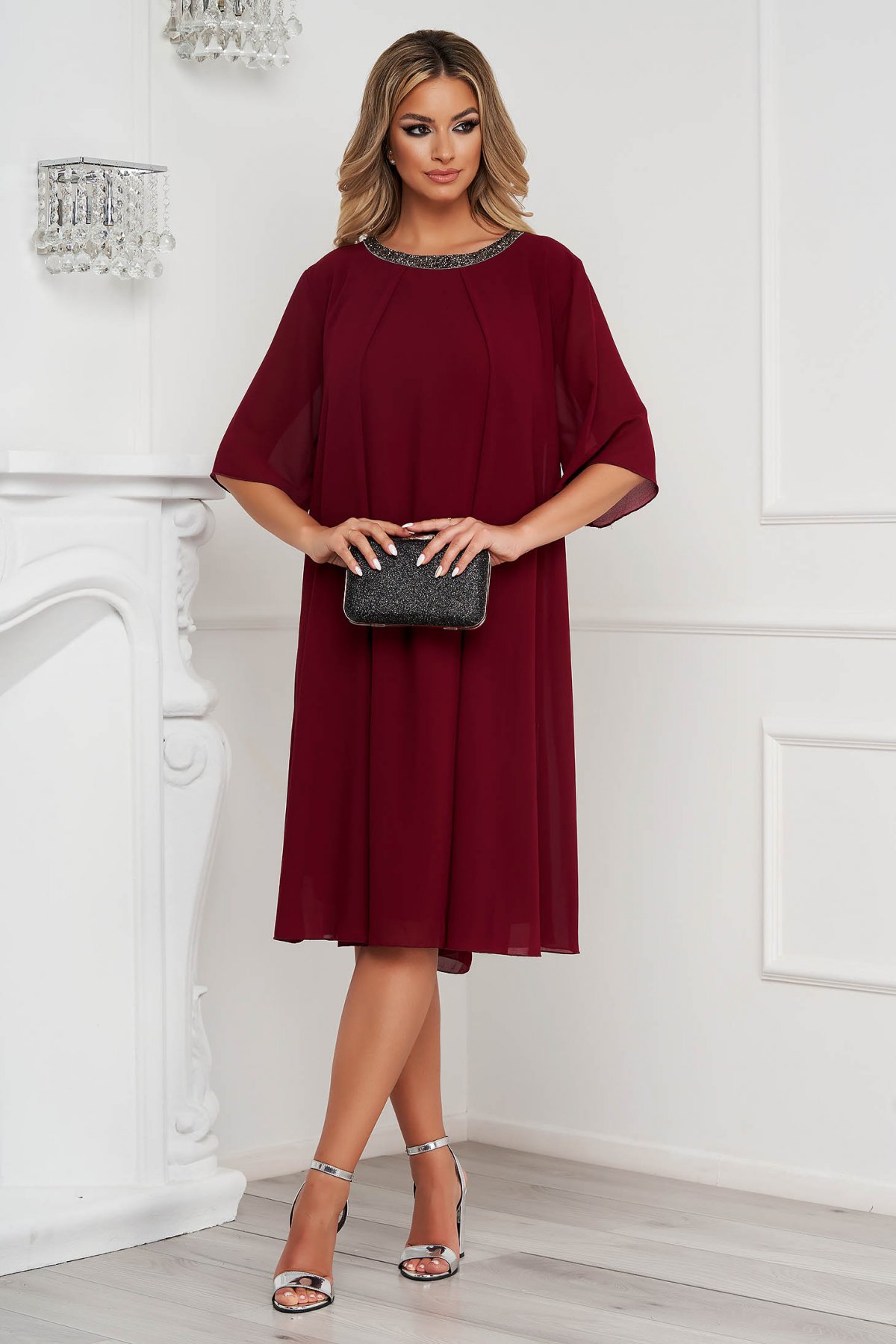 Rochie visinie midi de ocazie cu croi larg din voal cu aplicatii cu pietre strass pret ieftin