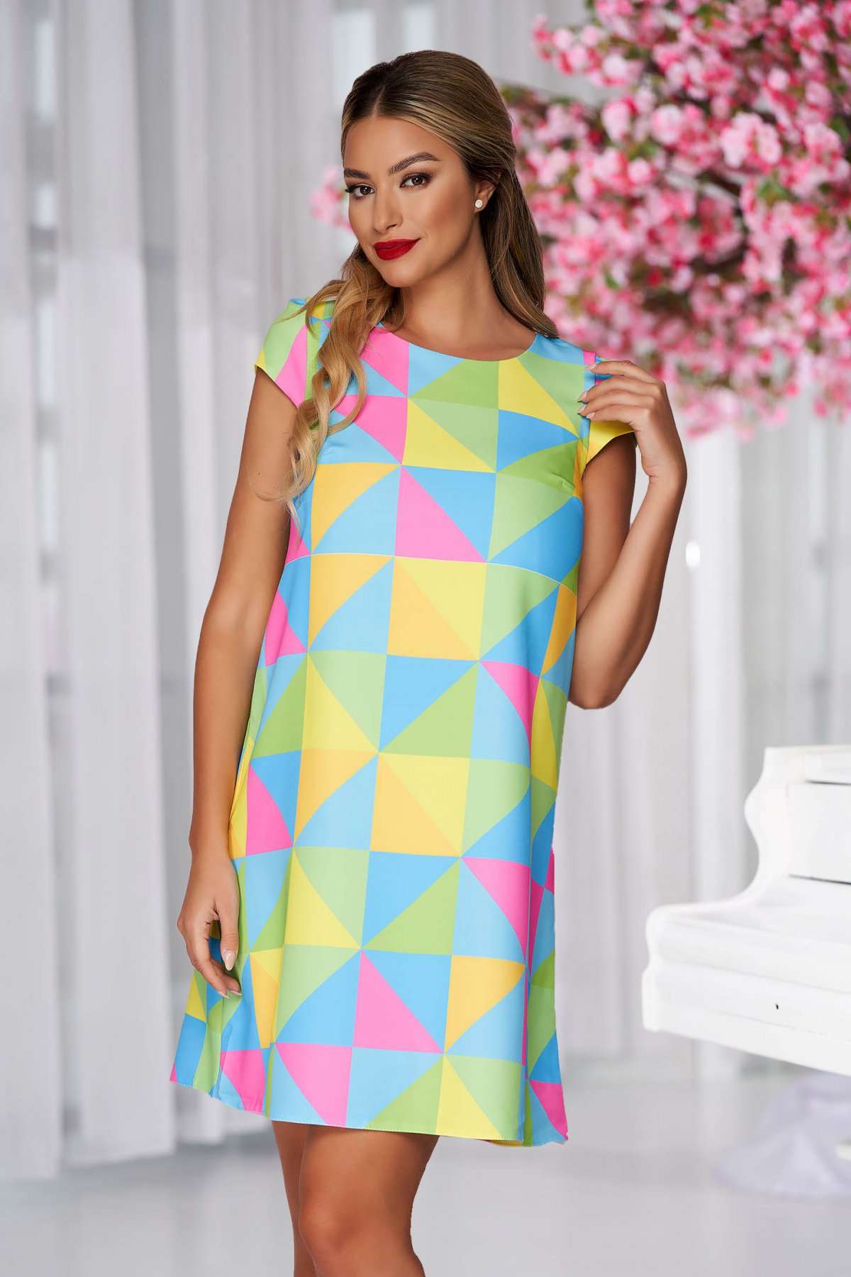 Rochie StarShinerS office scurta din material plin cu croi larg si imprimeu grafic unic