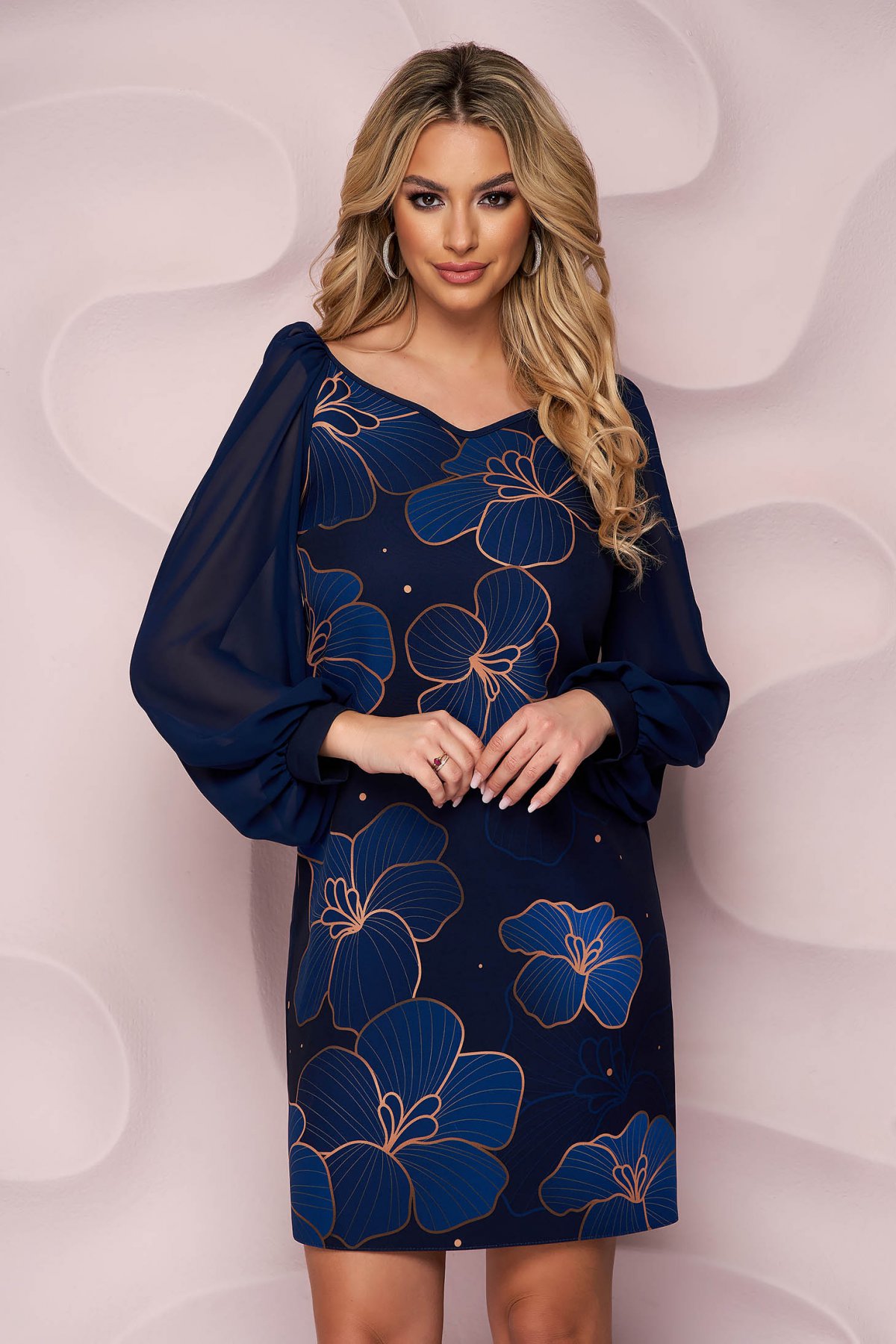 Rochie StarShinerS office cu un croi drept cu maneci din voal