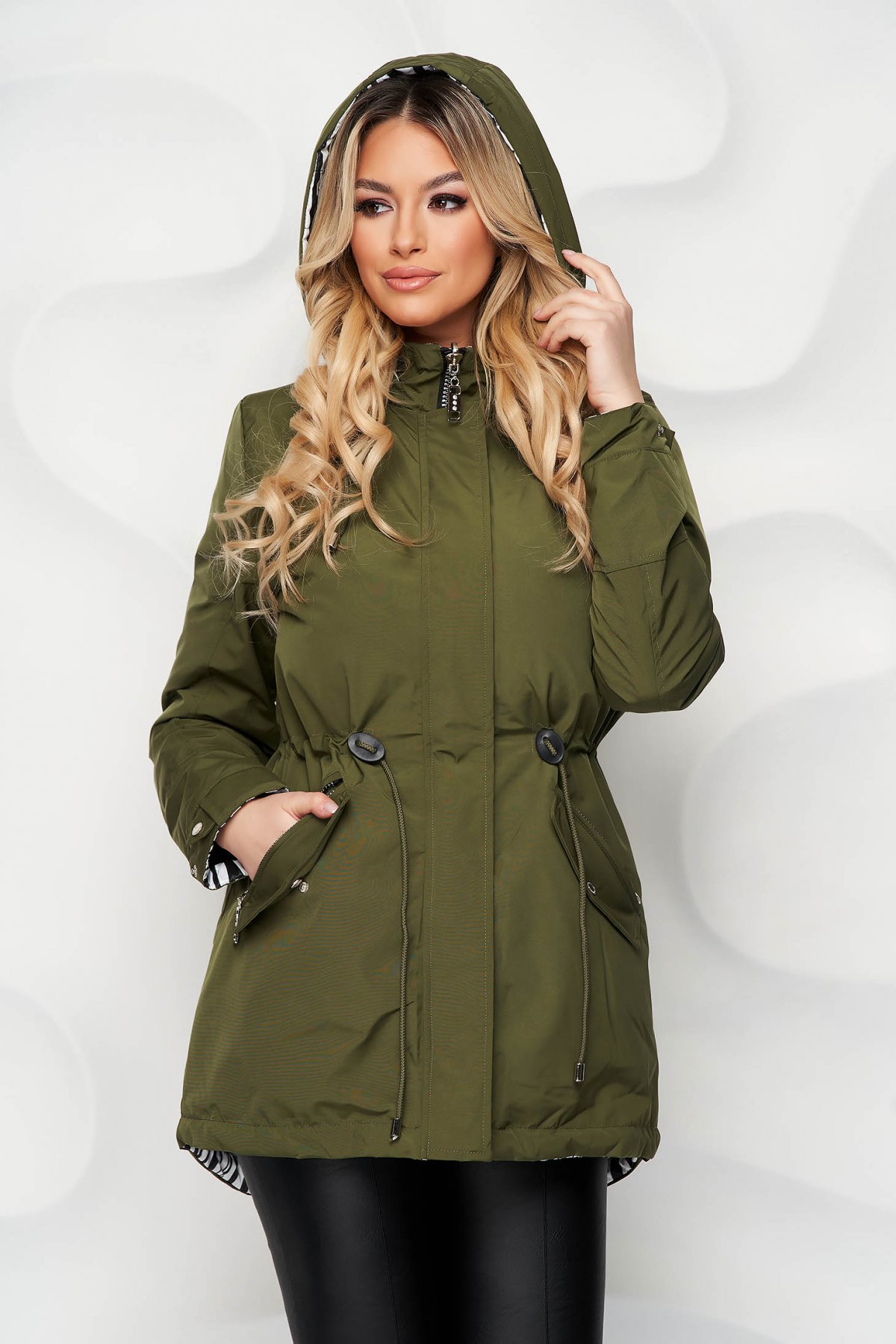 Geaca khaki din fas cu doua fete cu imprimeu animal print