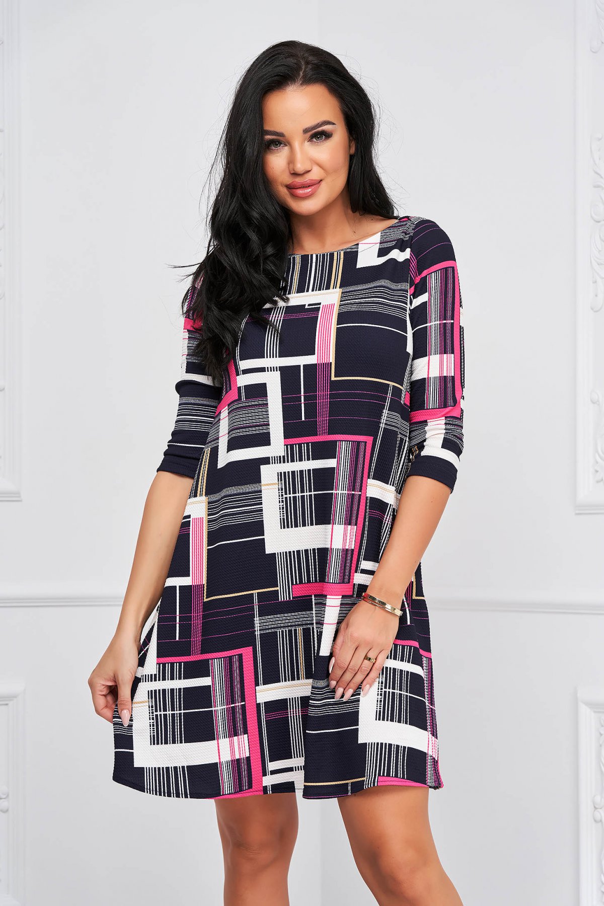 Rochie StarShinerS scurta cu croi larg din material elastic gofrat cu imprimeuri grafice