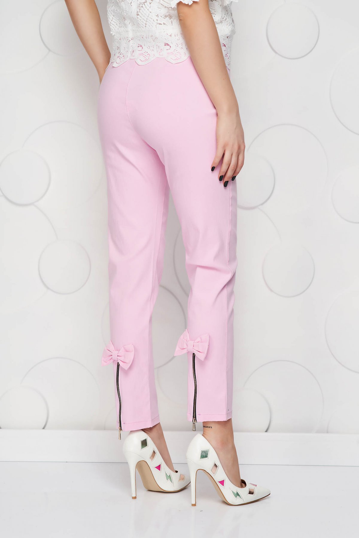 Pantaloni SunShine roz din material elastic conici cu talie inalta starshiners.ro imagine noua 2022
