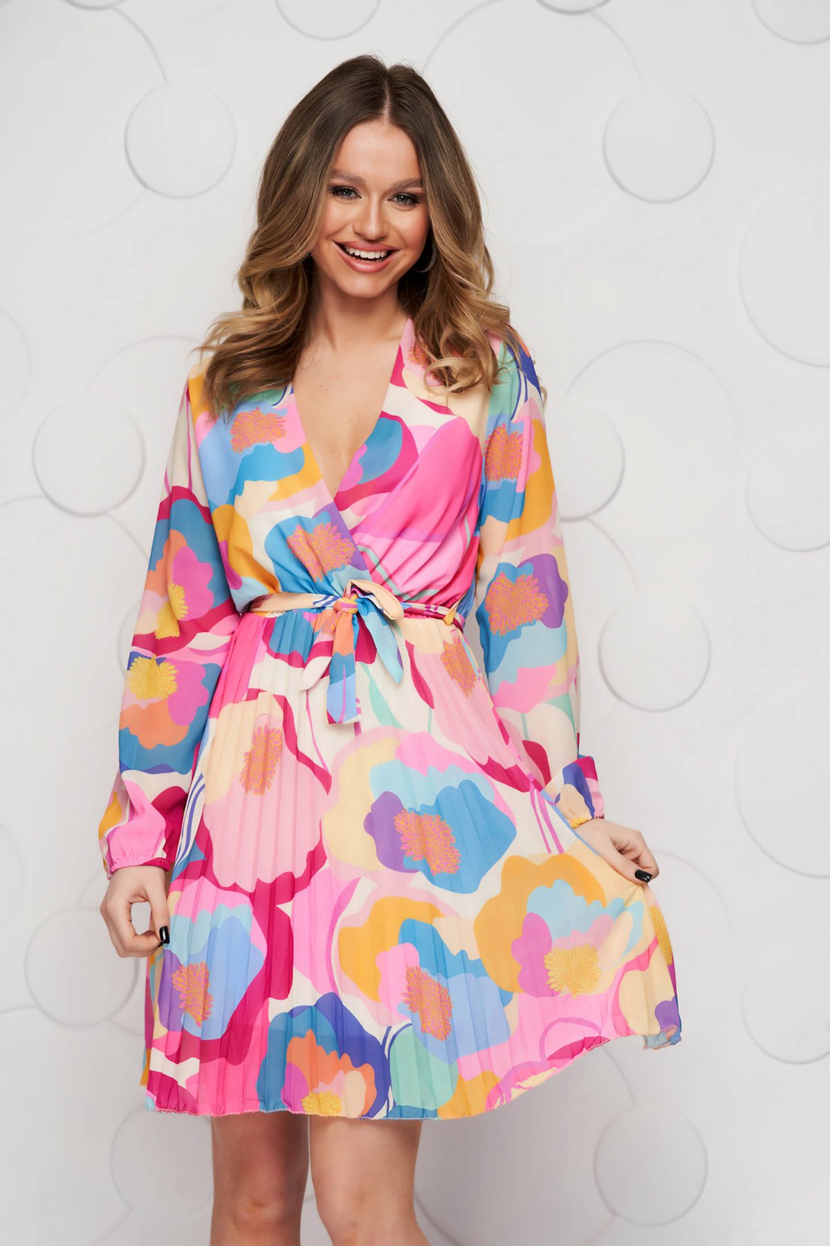 Rochie SunShine din voal in clos cu elastic in talie si decolteu petrecut