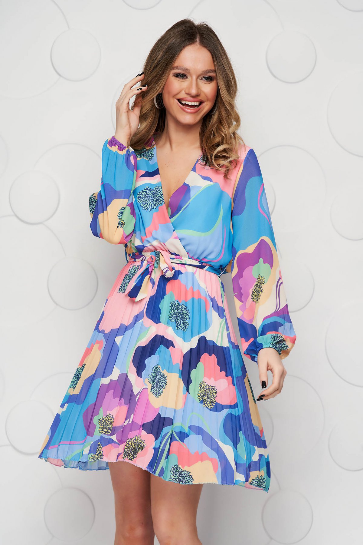 Rochie SunShine din voal in clos cu elastic in talie si decolteu petrecut