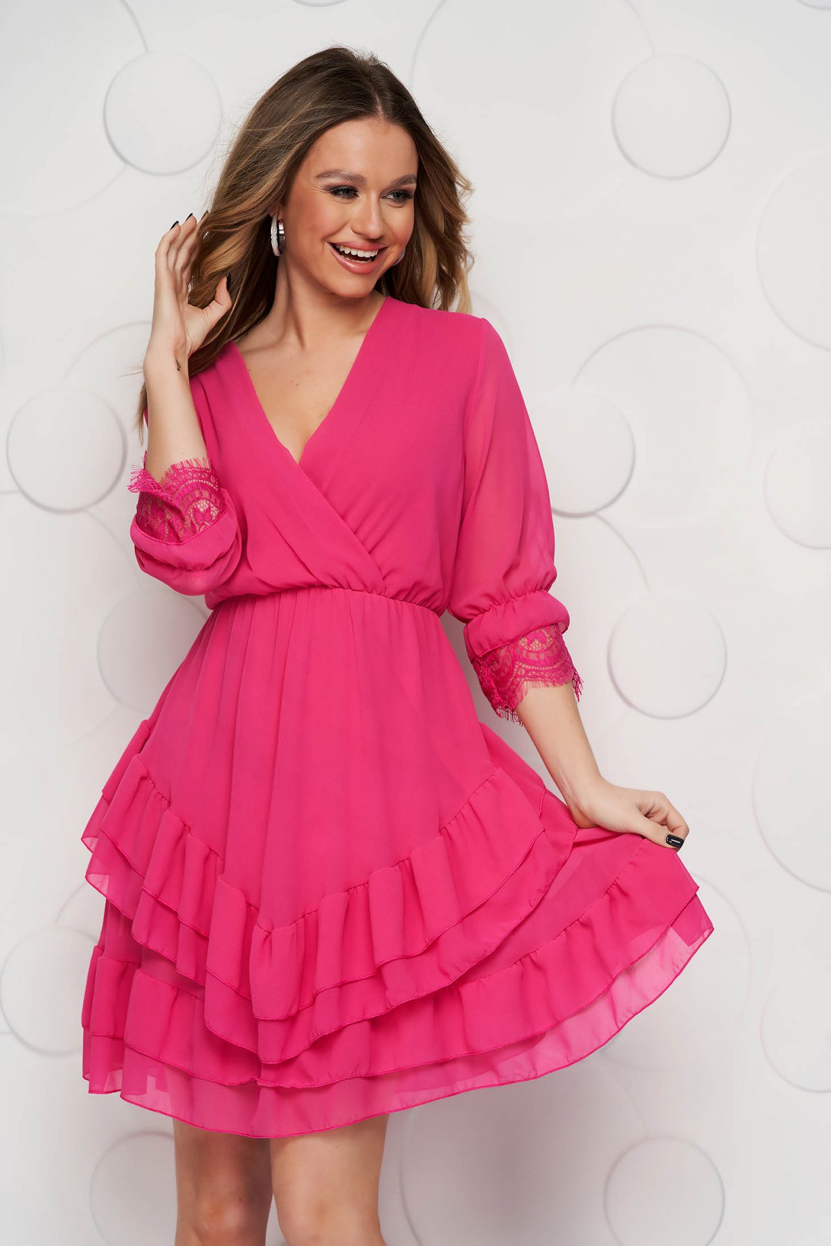 Rochie SunShine fuchsia din voal cu elastic in talie si decolteu petrecut