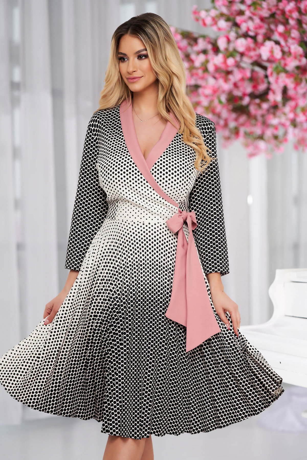 Rochie office midi plisata in clos din crep cu buline
