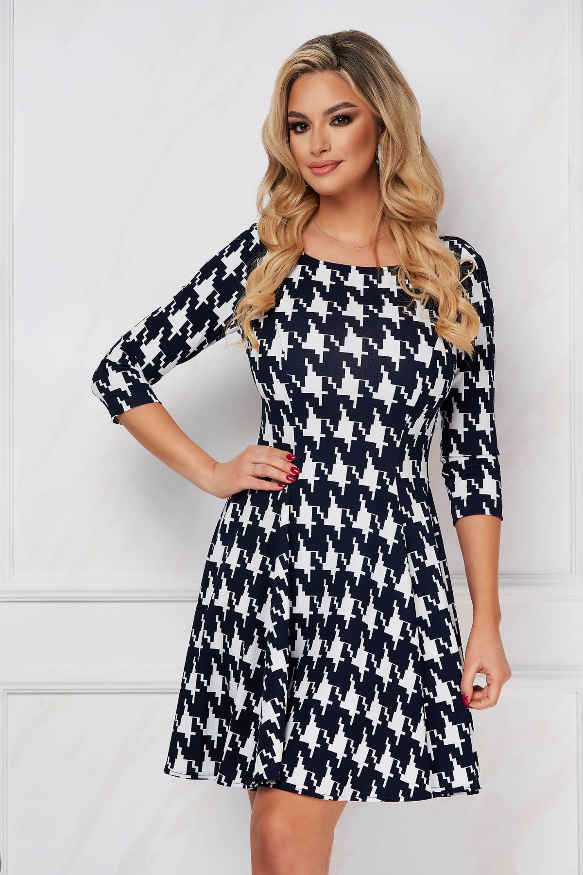 Rochie StarShinerS in clos din crep texturat cu imprimeuri grafice