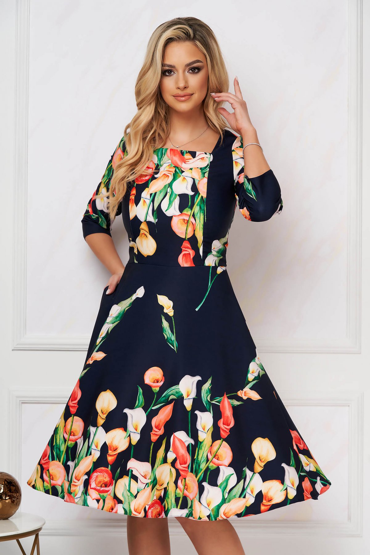 Rochie StarShinerS eleganta in clos din stofa elastica cu imprimeu floral unic